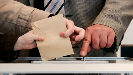 Un primar și 16 subordonați, reținuți pentru fraudarea rezultatelor alegerilor locale din septembrie 2020