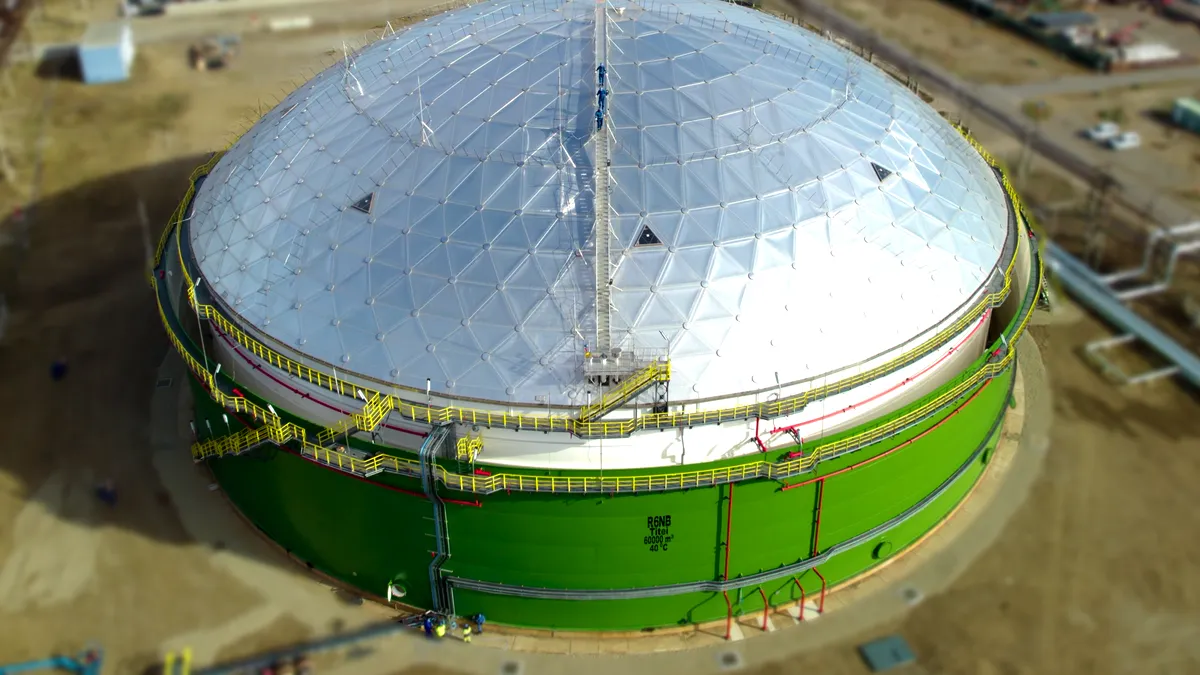 Filmul ridicării megaconstrucției de 23 milioane de euro de la rafinăria Petrobrazi! E cel mai mare dom din România