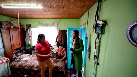 Copii care învață la lumina lumânării și un drum periculos spre școală în jud. Botoșani