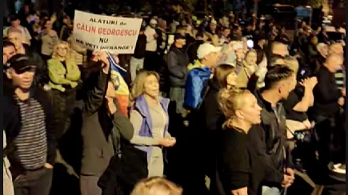 Susținătorii lui Călin Georgescu nu pleacă de la Arestul Central: a treia zi de proteste