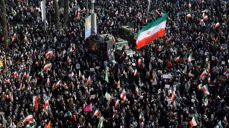 Trump le spune iranienilor să continue protestele și că „ajutorul e pe drum” - scena se poate transforma rapid