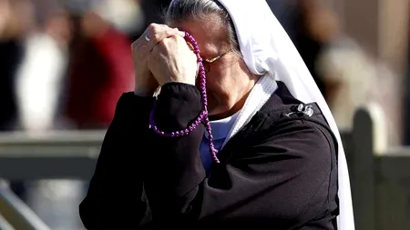 În stare critică, Papa Francisc „s-a odihnit bine” peste noapte, anunță Vaticanul