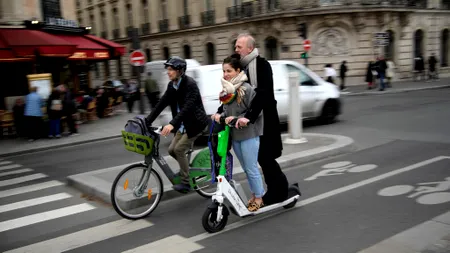 Parisul interzice închirierea trotinetelor electrice. 89% dintre locuitori susțin decizia