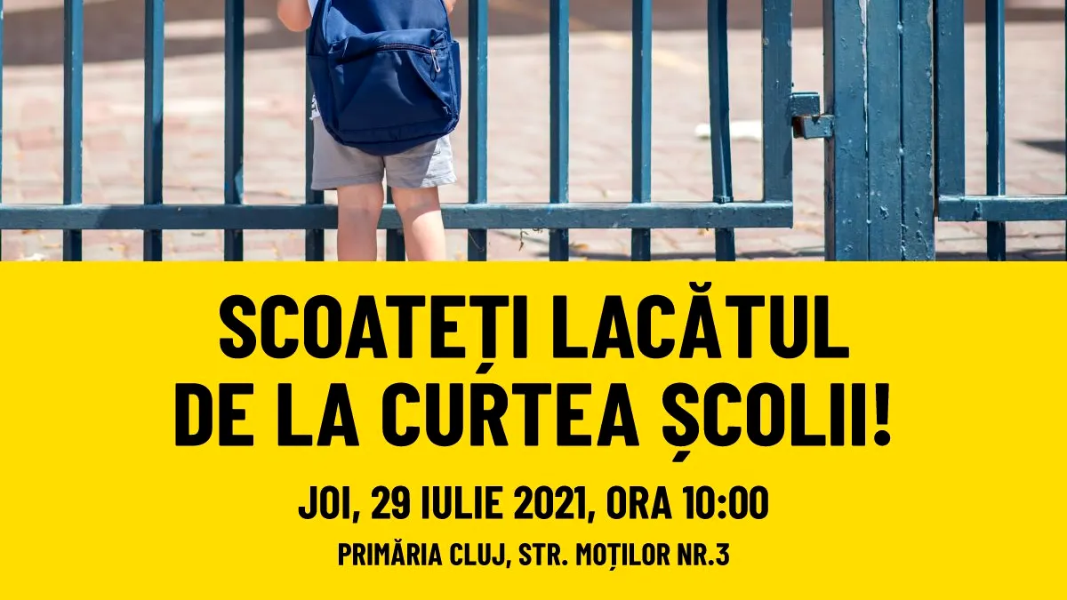 Protest în fața Primăriei Cluj Napoca: „Scoateţi lacătul de la curtea şcolii!”