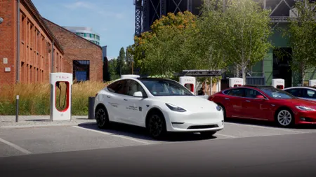 Cum poţi face un drive-test Tesla cu autoservire, fără a interacţiona fizic cu un angajat Tesla