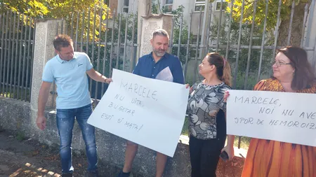 Protest spontan al medicilor şi asistenţilor veterinari din Buzău, în faţa DSVSA 