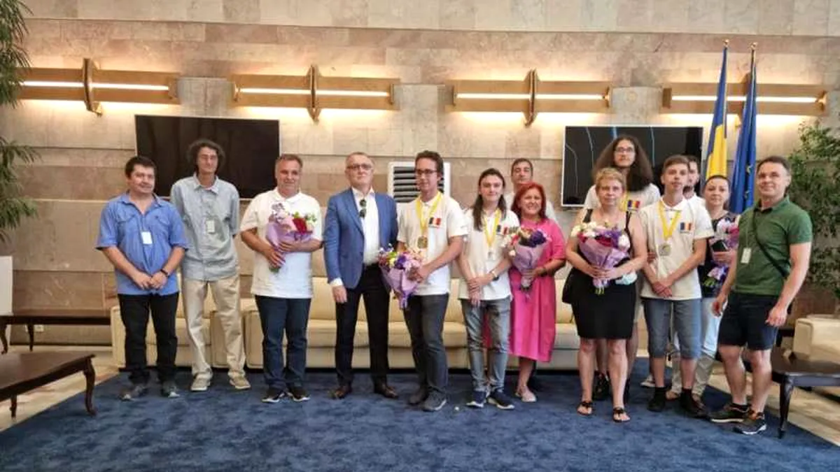 Patru premii pentru lotul României la Olimpiada de Informatică a Europei Centrale şi locul I pe echipe
