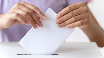 Cursurile din școlile cu secții de votare pot fi suspendate luni, prin decizia Consiliului de Administrație