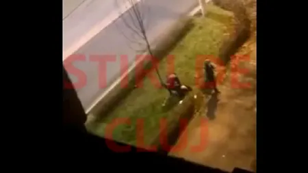 Un polițist din Cluj a călcat pe cap un om încătușat (VIDEO)
