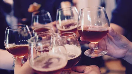 Câți bani cheltuie românii pe alcool. Ce mai mare creștere din UE din ultimii 10 ani