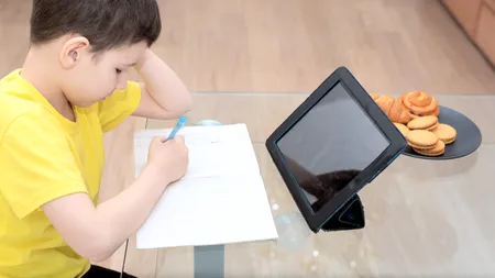 Când va trece România complet la manuale digitale? Ministrul Educației vine cu noi precizări