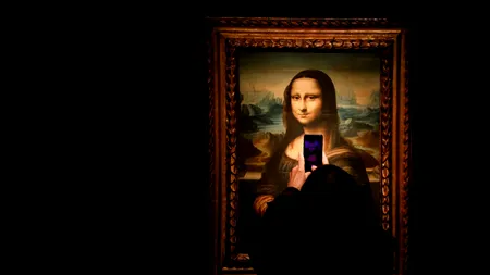 Sume mari rulate în jurul unei copii a tabloului „Mona Lisa”, considerată excepţională