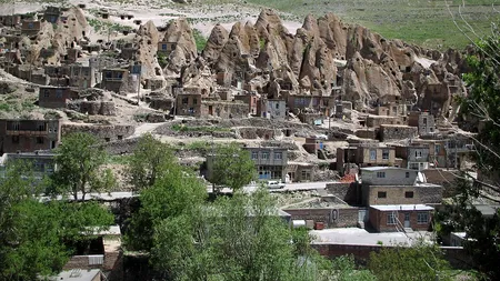 Satul din piatră vie: Kandovan, locul unde oamenii trăiesc de 700 de ani în munți vulcanici