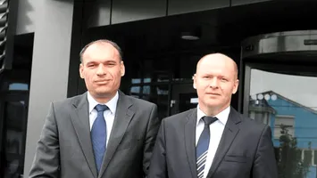 Achiziții uriașe făcute de frații Pavăl: de la Praktiker Grecia, la preluarea Carrefour România