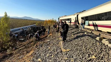 Accident feroviar în Spania: trenuri Renfe și Iryo s-au ciocnit lângă Toledo. Două vagoane au deraiat, au fost înregistrate mai multe decese