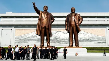 „Valize cu bani și fără prieteni”: Viața ascunsă a diplomaților occidentali în Coreea de Nord, dezvăluită din interior