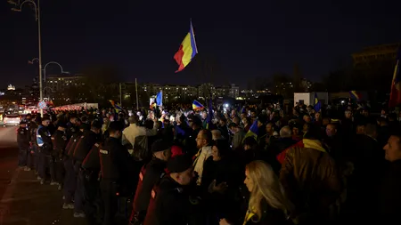 Susţinătorii lui Călin Georgescu s-au strâns în faţa sediului Curţii Constituţionale. Participă și membri ai galeriei FCSB