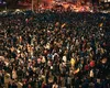 Miting proeuropean în Piața Victoriei. Susținătorii lui Georgescu, identificați de jandarmi
