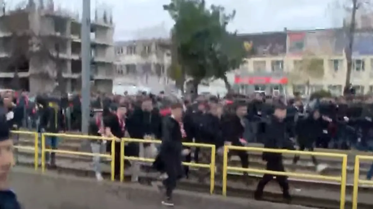 Alertă maximă în București. Ultrașii se bat cu jandarmii. „Nu sunt incidente”, spune Jandarmeria