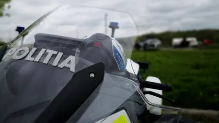 Un motociclist a supravieţuit după ce a fost lovit de fulger