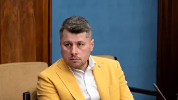 Cât câştigă electricianul devenit şef la Monetăria Statului. Are leafa dublă faţă de Nicuşor Dan