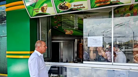 Gândaci și produse expirate găsite de ANPC într-un fast-food din București