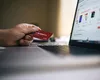 Shoppingul online devine un lux pentru români (studiu)