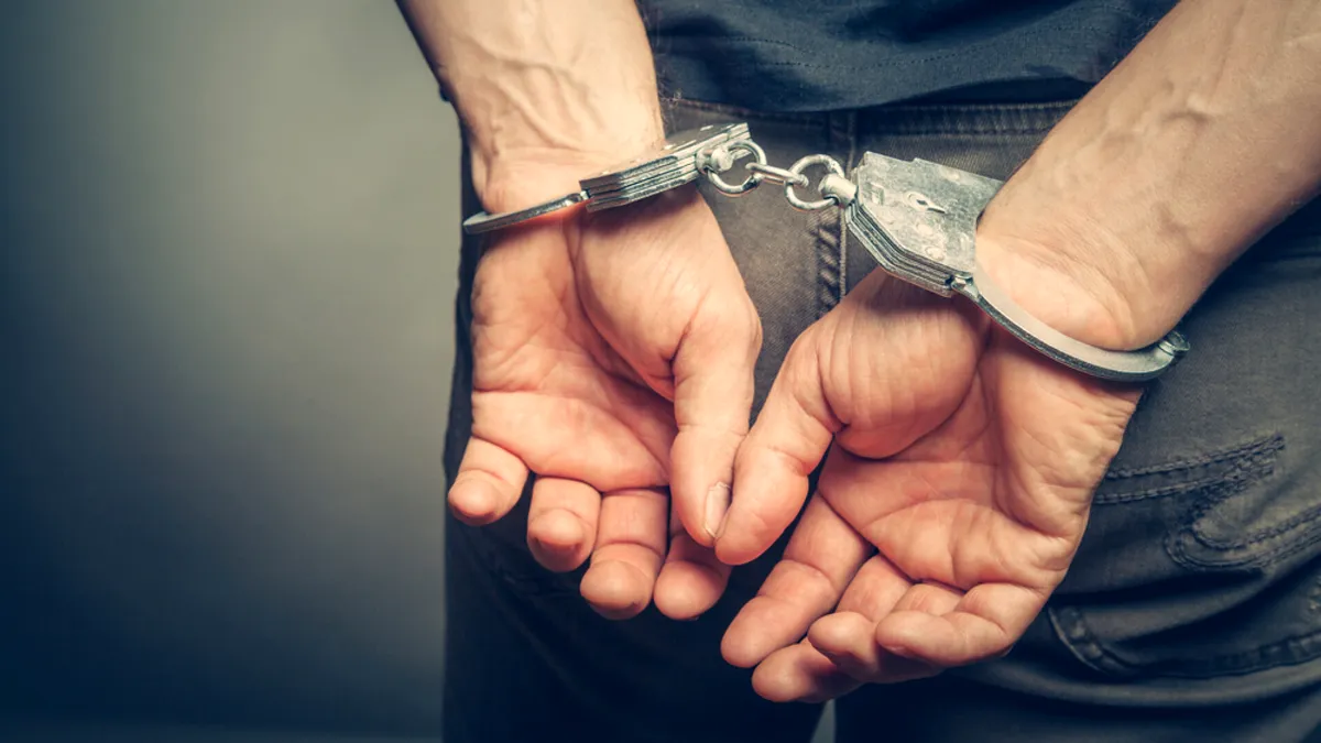 Percheziții în Călărași. Bărbat reținut, după ce polițiștii au găsit în casa lui mercur