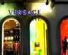 Prada preia opulentul Versace. În ce stadiu sunt negocierile, după taxele impuse de Trump