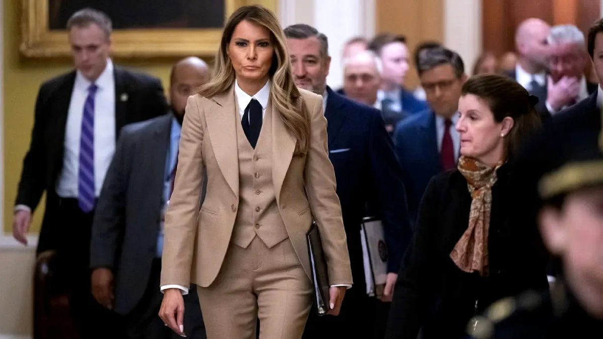În linie dreaptă: Ce semnifică noua obsesie a Melaniei Trump pentru vestimentația bărbătească