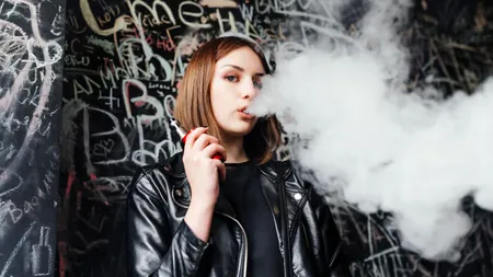 Parlamentul European recunoaște rolul țigaretelor electronice ca metodă de renunțare la fumat