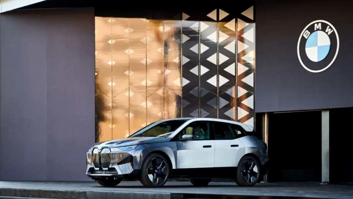 BMW a dezvăluit automobilul care își schimbă culoarea cu ajutorul unui buton (video)