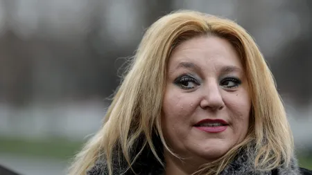 Şoşoacă îi ceartă pe părinţi: Vă omorâţi copiii! Băieţii au ţâţe, că le daţi porcării din hypermarketuri!