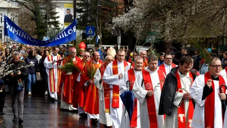 Procesiune de Florii pe străzile din București. Începe Săptămâna Sfântă a credincioșilor romano-catolici  