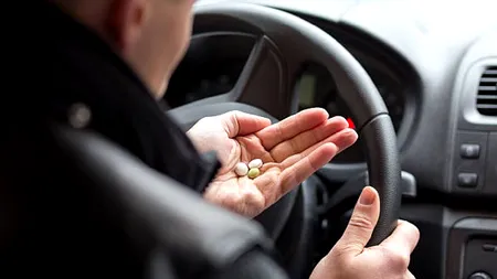 Polițiștii din Galați au oprit în trafic un tânăr care „trăgea pe nas” la volanul mașinii