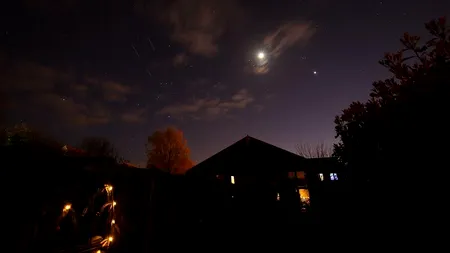 „Priviți cerul fără întreruperi”: Ploaie de stele în noaptea de joi spre vineri. Se pot vedea 50-60 de stele căzătoare pe oră!
