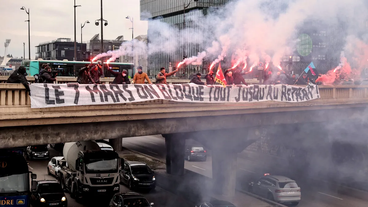 Noua lege a pensiilor riscă să paralizeze toată Franța