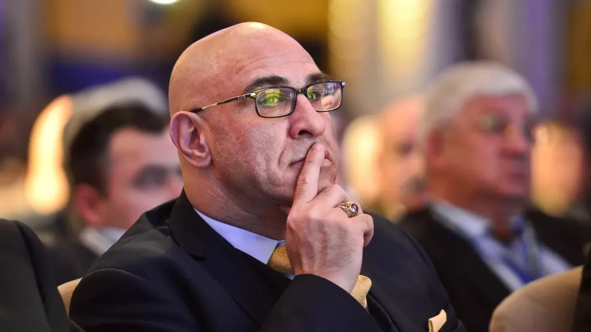 Politicienii și funcționarii publici exploatează sistemele guvernamentale și agențiile publice în beneficiul personal, arată dezvăluirile jurnalistului Liviu Alexa