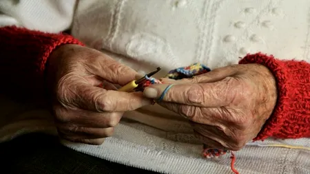 O femeie în vârstă de 106 ani s-a vindecat de COVID-19. Era vaccinată cu schemă completă