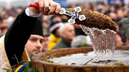 Patriarhul Daniel: „Agheasma Mare este vindecătoare de boli sufleteşti şi trupeşti” 
