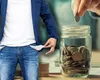 Cât economisesc românii în 2026: doar 8,7% mai pun bani deoparte. Câți dintre ei au ajuns să-și facă împrumuturi
