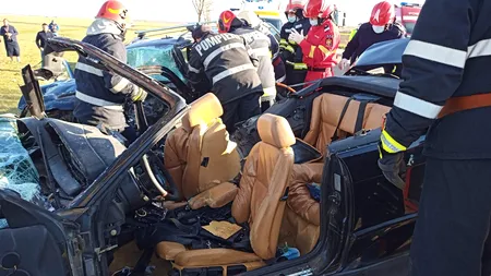 Doi morți și doi răniți într-un accident în Bacău. Mașina a ajuns într-o râpă