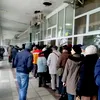 Efect imprevizibil al majorării taxelor. Sute de gălățeni au stat la coadă, la minus 9 grade, ca să-și plătească impozitele