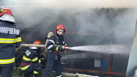 Incendiu la un service auto din Capitală. Un angajat a suferit arsuri la nivelul feței și al brațelor