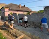400 de voluntari au renovat gratuit casele bătrânilor dintr-un sat din România