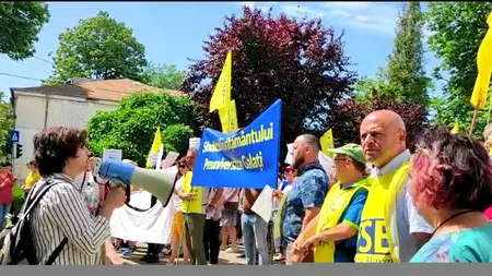 Tensiuni la Galați între profesori și liderii sindicali după încercarea suspendării mitingului