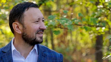 Mircea Fechet cere rezilierea contractului care permite circulația auto pe un drum forestier din Pădurea Băneasa