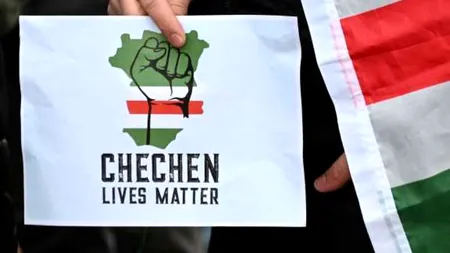 Peste 300 de ceceni au protestat în fața Consiliului Europei împotriva arestărilor arbitrare din țara lor