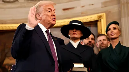 Imagini virale de la investirea lui Trump: jurământ fără mâna pe Biblie