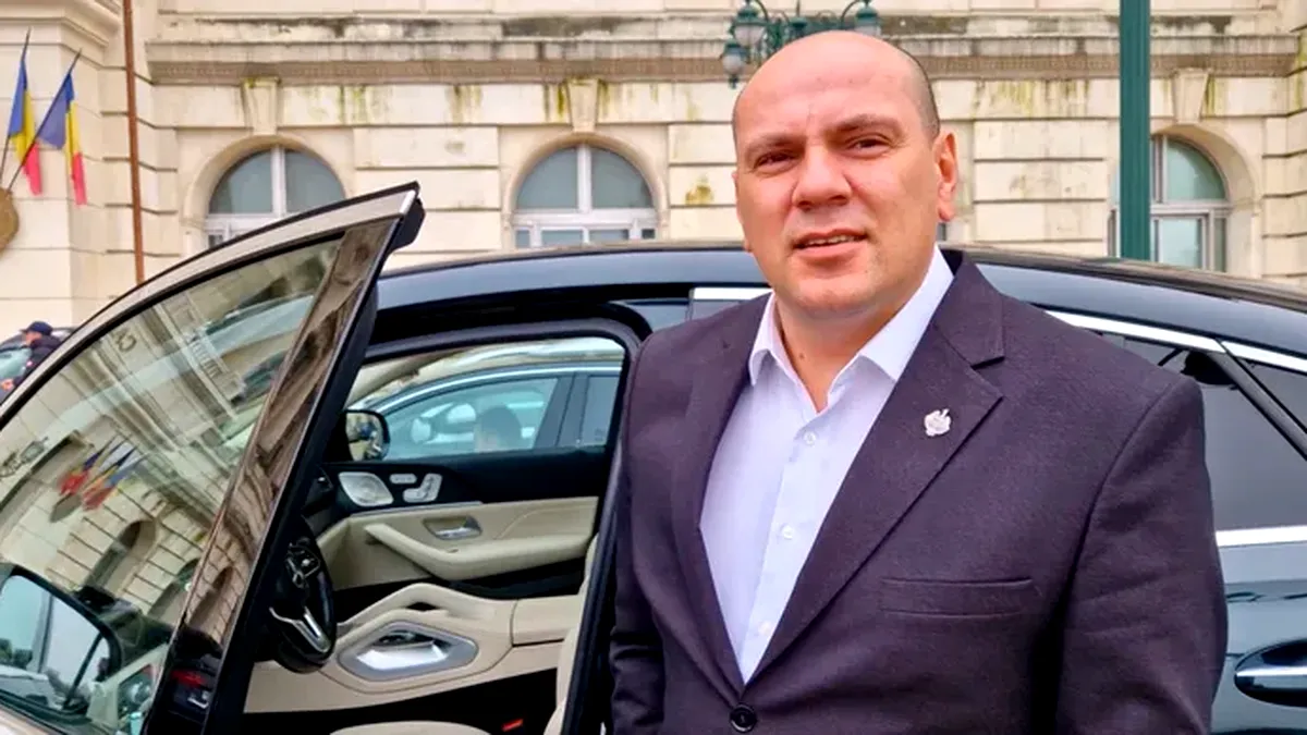 Modestie în declarația de avere, lux în realitate. Un parlamentar SOS figurează cu o Dacie 1300, dar în realitate conduce un Mercedes de 120.000 de euro (VIDEO)